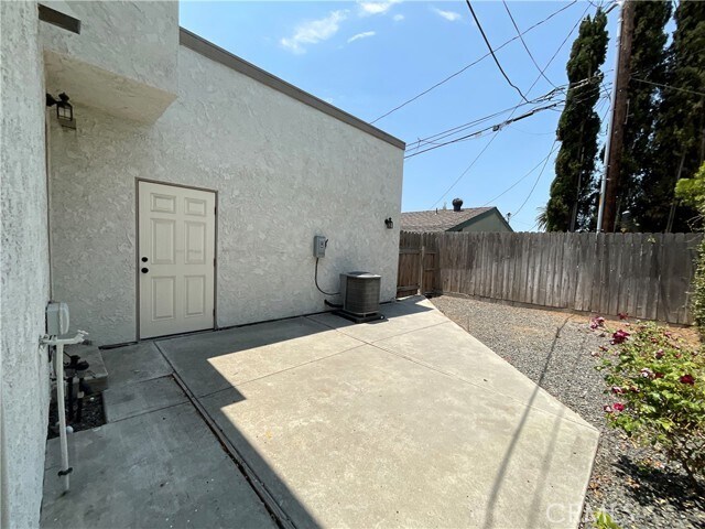 Building Photo - 2641 Santa Ana Ave