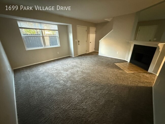 Building Photo - 1699 Park Village Dr
