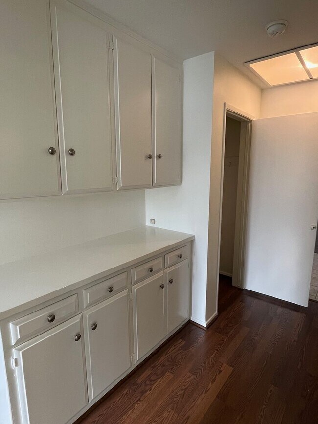 Building Photo - Charming 3 Bedroom, 2 Bath Single Family Home for rent in Seal Beach, CA!