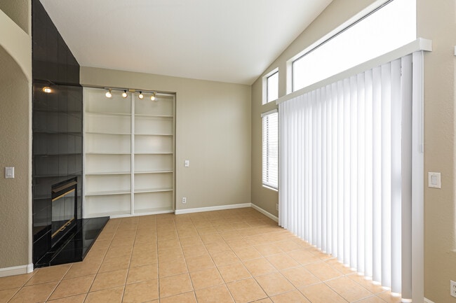 Building Photo - 2820 Mt Niguel Cir