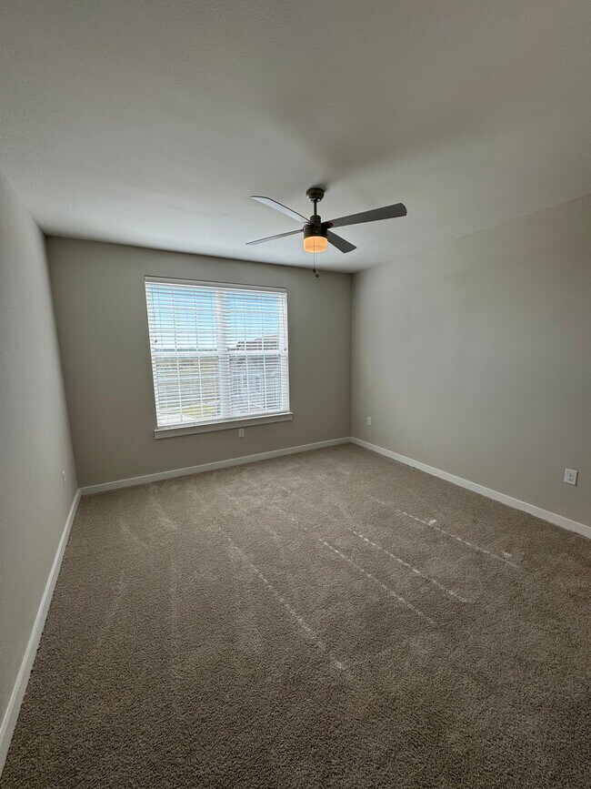 Building Photo - 5000 Overboard Cv