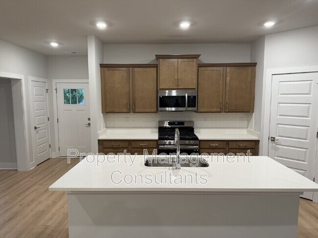 Building Photo - 14872 Demarie Ln
