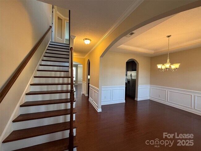 Building Photo - 109 Community Park Ln