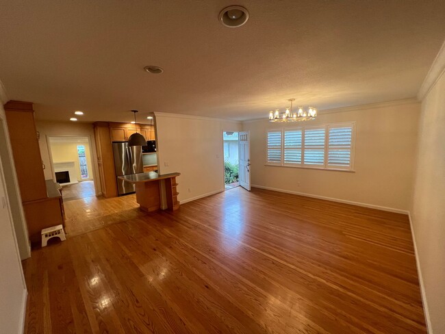 Building Photo - 3 bed / 2 Bath | Davis Slide Hill Park Hom...