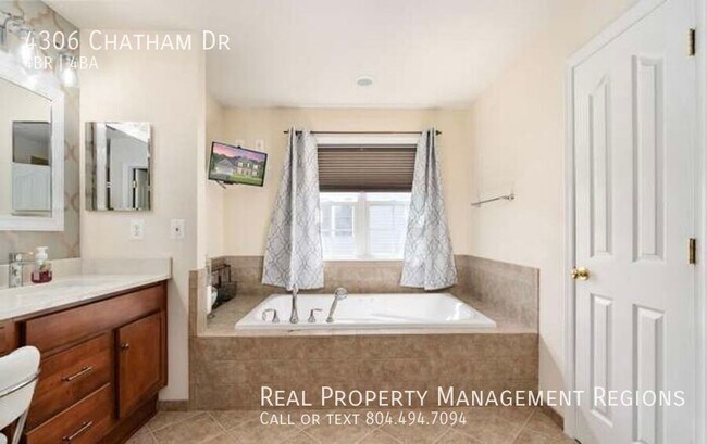 Building Photo - 4306 Chatham Dr