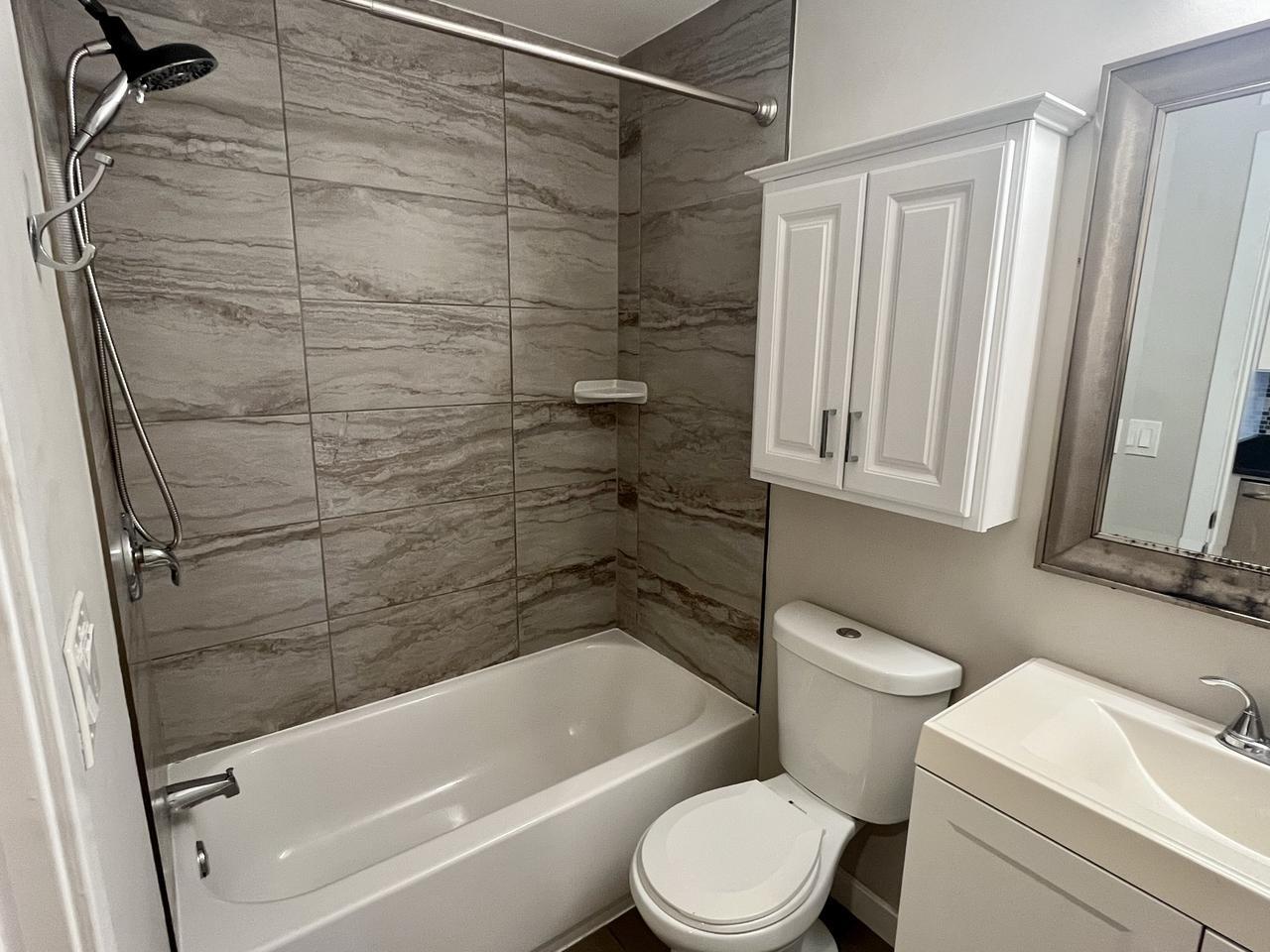 Building Photo - 1247 Penn St NE