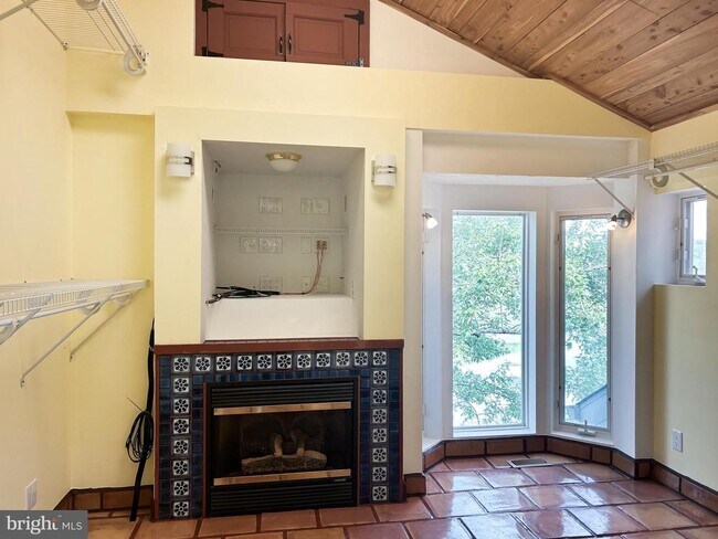 Building Photo - Potomac View