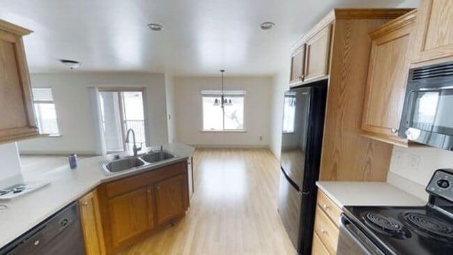 Building Photo - A PERFECT TOWNHOME IN EAGLE MOUNTAIN