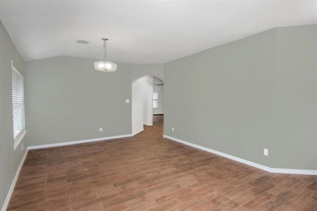 Building Photo - 405 Magnolia Estates Dr