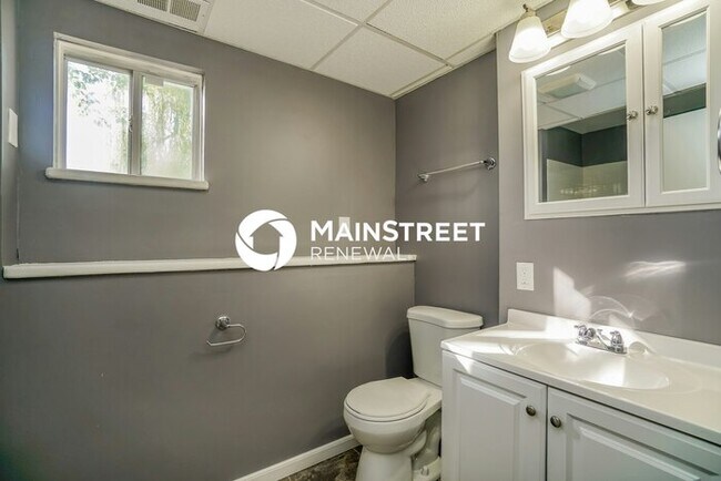 Building Photo - 3 Bedroom Pet-Friendly Home in COLUMBUS, OH with Main Street Renewal