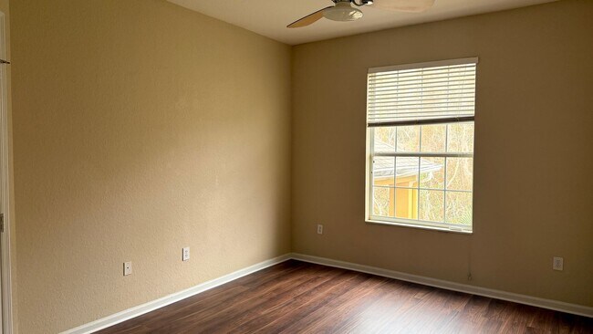 Building Photo - Cute 3/2 Condo in Horizons at Vista Lakes (Gated) with Updated Flooring