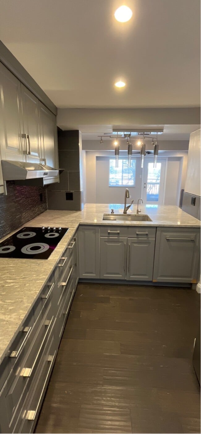 Building Photo - 208 Bonnie Brae Dr