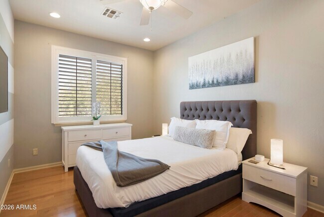 Building Photo - 6419 E Betty Elyse Ln