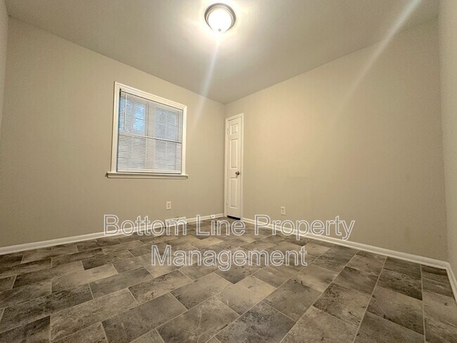 Building Photo - 1713 Longleaf Dr