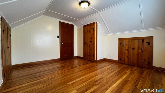 Building Photo - 406 Oakwood Ave