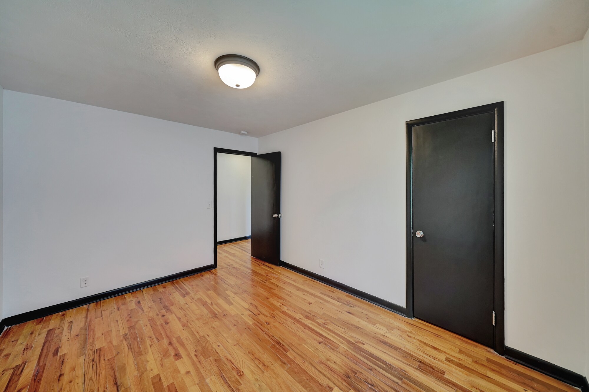 Building Photo - 4812 Hillside St