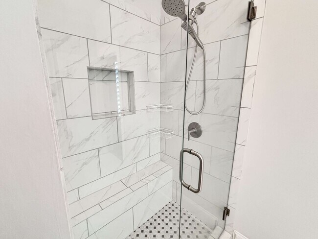 Building Photo - Beautiful 3 BR Townhome in Woodstock!