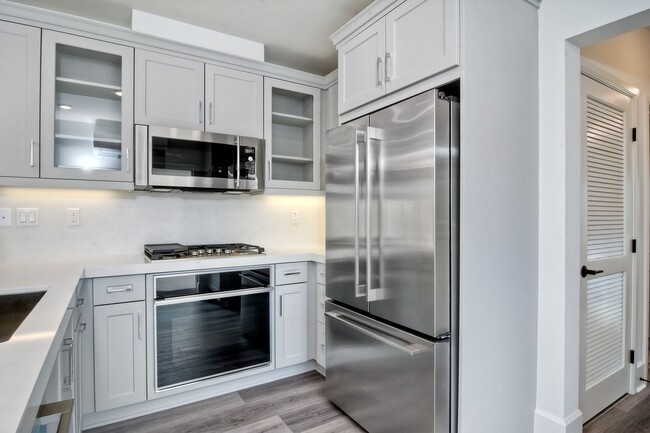 Building Photo - 3 Bedroom Townhome at Bayside Cove!