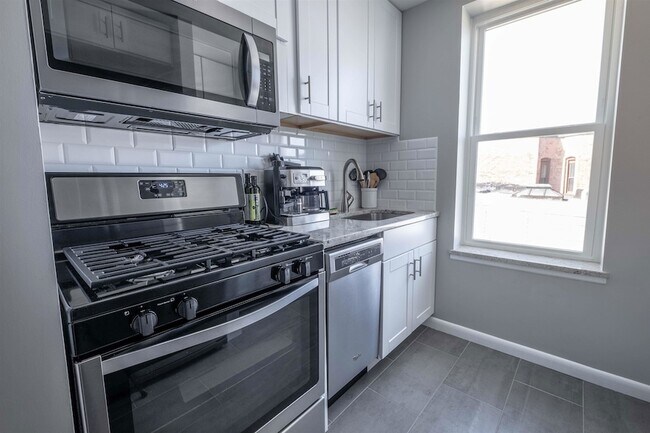 Building Photo - 310 Palisade Ave