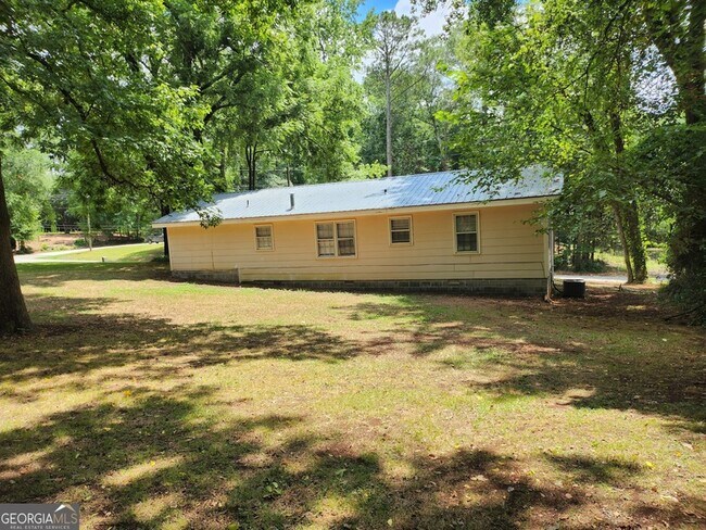 Building Photo - 583 Danielsville St