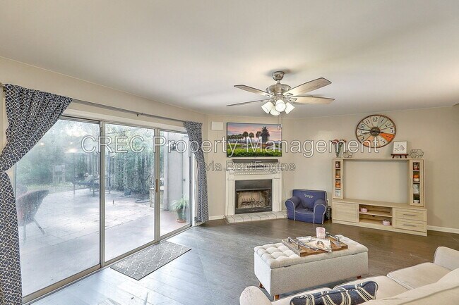 Building Photo - 2065 Emerald Terrace