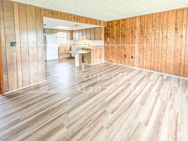 Building Photo - 715 W Daughtery Rd