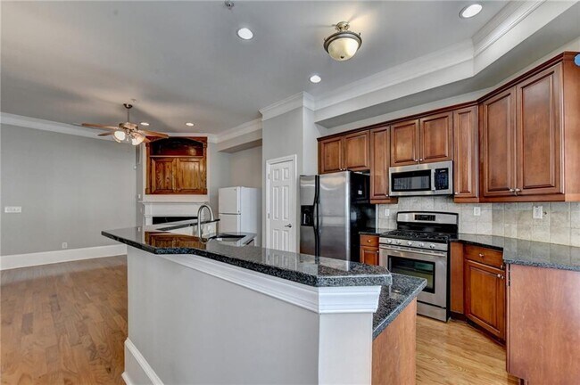 Building Photo - 813 Clifton Heights Ln NE