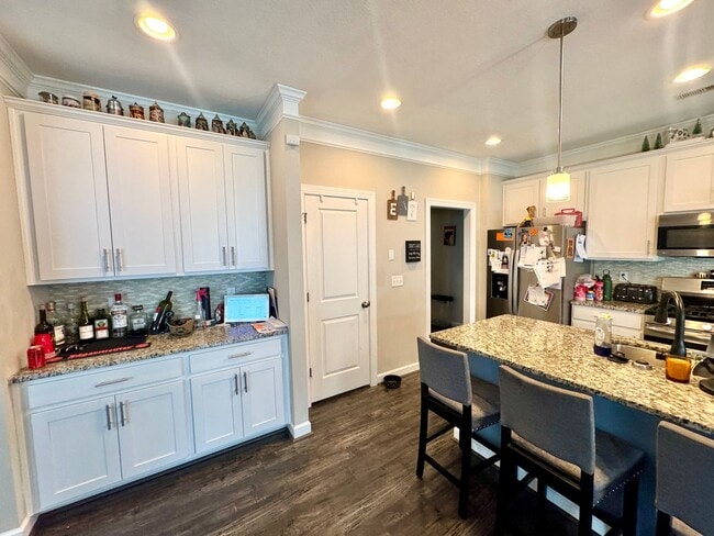 Building Photo - Beautiful open floor plan home