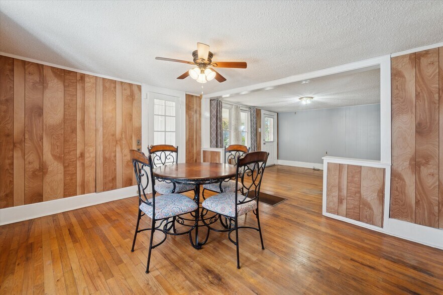 Building Photo - 742 E Park Ave