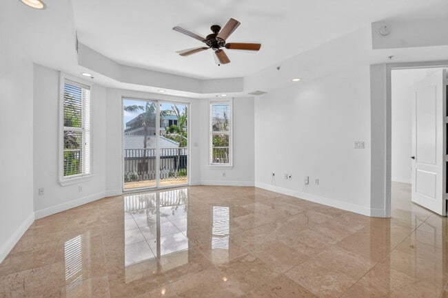 Building Photo - 616 SE 20th Ave