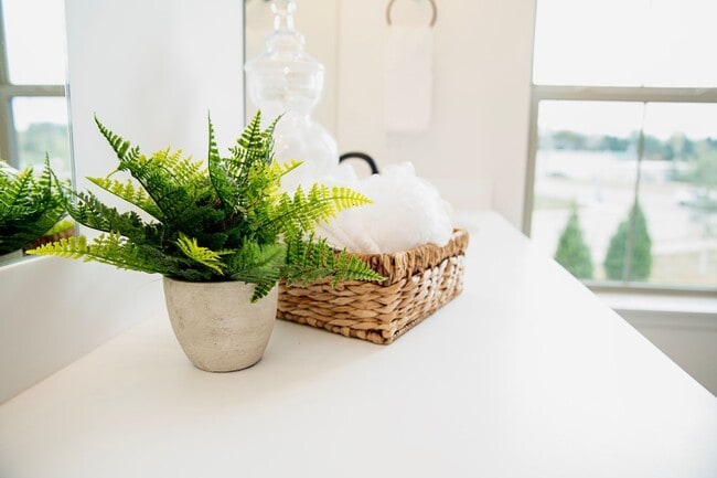 Building Photo - Beautiful 3 bd Townhome for Rent!