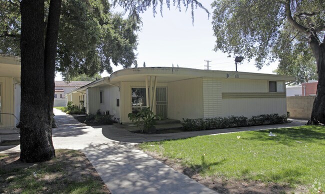 Primary Photo - 8375 Nuevo Ave