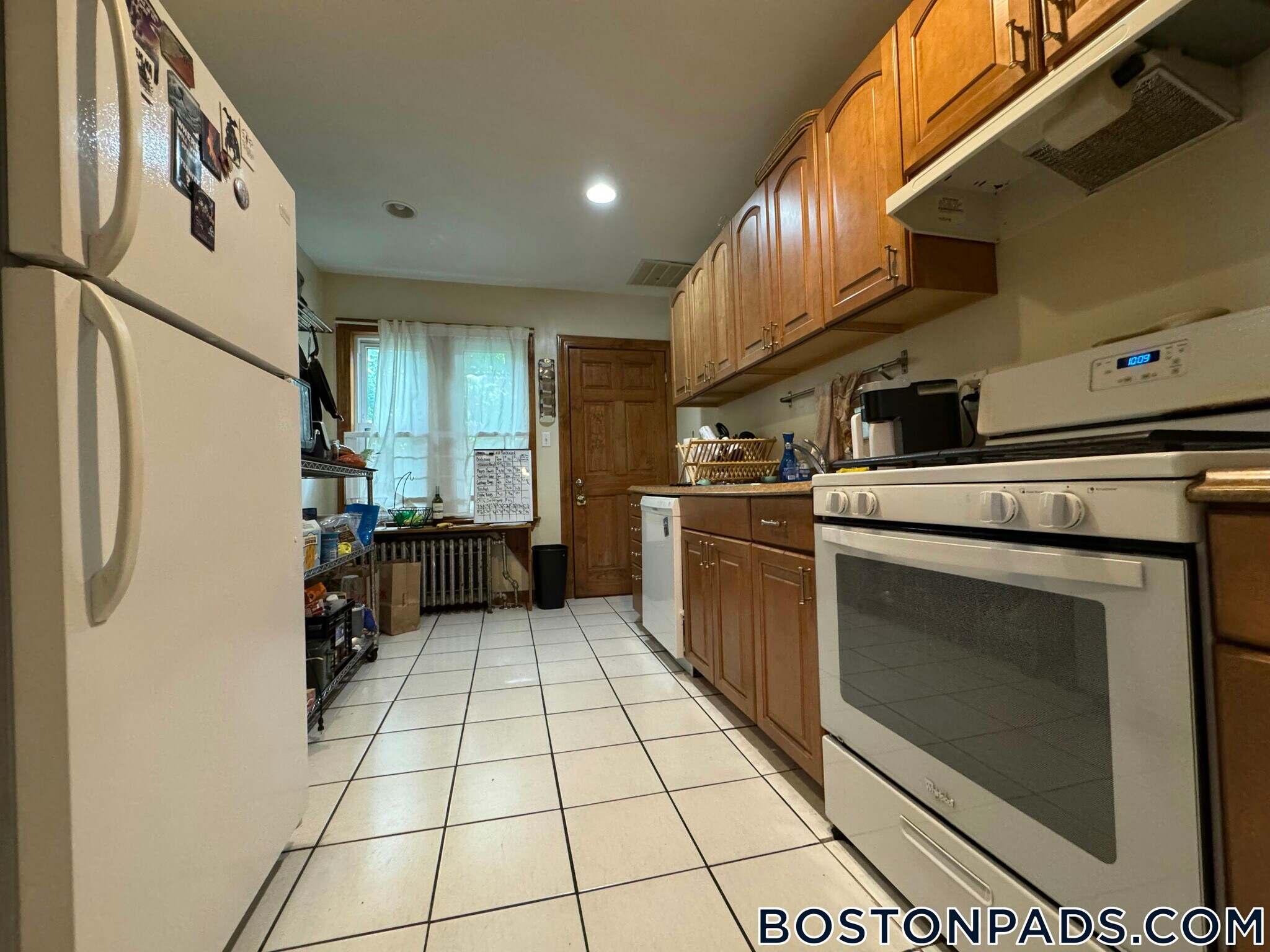 Building Photo - 27 S Crescent Circuit