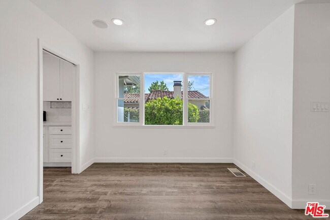 Building Photo - 4818 La Canada Blvd