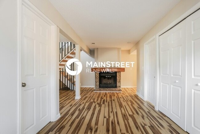 Building Photo - 4 Bedroom Pet-Friendly Home in Denver, CO with Main Street Renewal