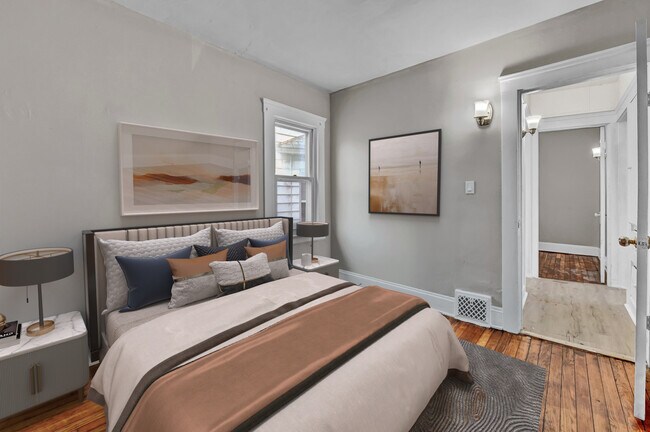 Building Photo - 2034 W 99th St