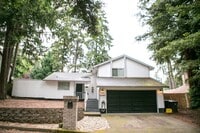 Building Photo - 4 bedroom 3 bath house for rent- Great location in Milwaukie, OR!