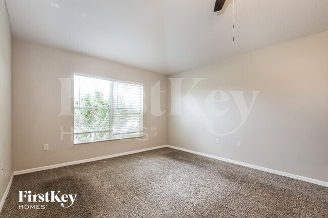 Building Photo - 1564 Deerfield Ave