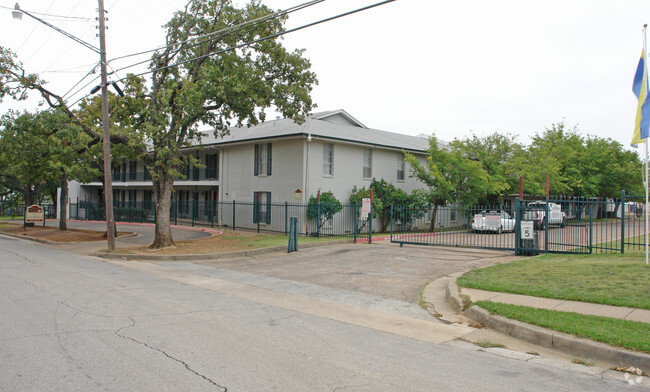 Building Photo - La Hacienda Apartments