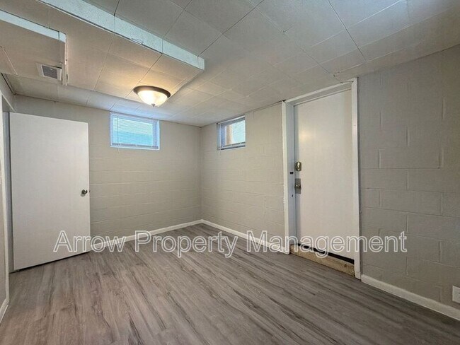 Building Photo - 2049 Worthington Ave