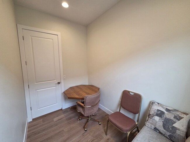 Building Photo - 1212 Hopewell Dr