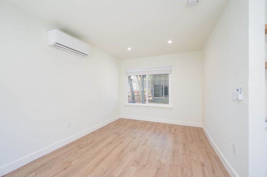 Living Room - 680 Morro St