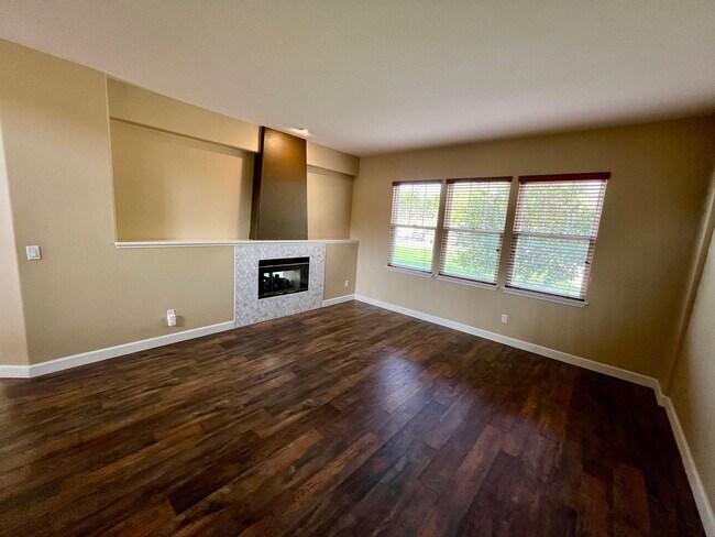Building Photo - Carlsbad 4 bedroom Stunner on Cul-de-sac w...