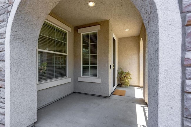 Building Photo - Adorable 3 bedroom 2 bath home