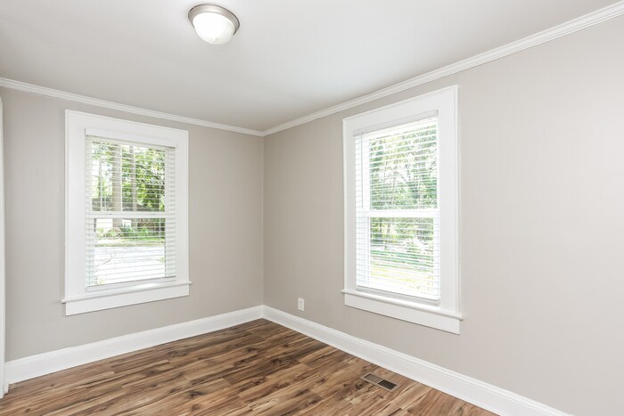 Building Photo - 500 Oak Branch Ct