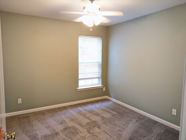 Building Photo - 4 Bedroom Home in Winslow Bay!