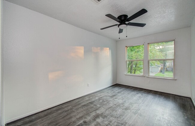 Building Photo - 5006 Village Springs Dr