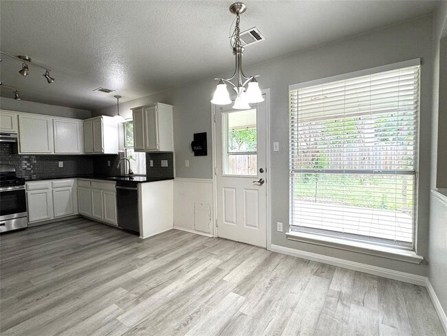 Building Photo - 2103 Aster Way