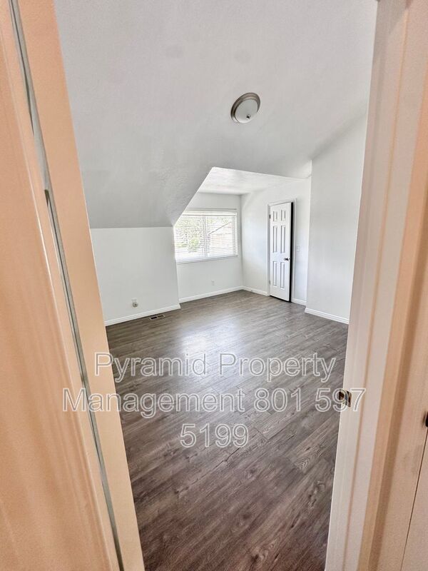 Building Photo - 1099 Shepard Ln