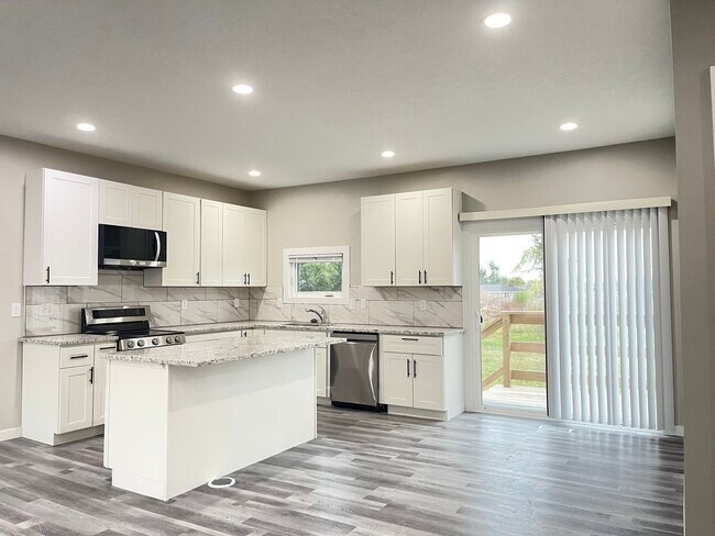 Building Photo - Move-in special offer!!! Newly rebuilt hou...